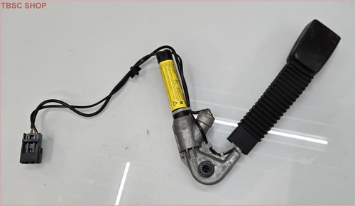 2004 05 06 07 08 2009 Jaguar XJ8 XJR VDP Seat Belt Clip RH Passenger Black