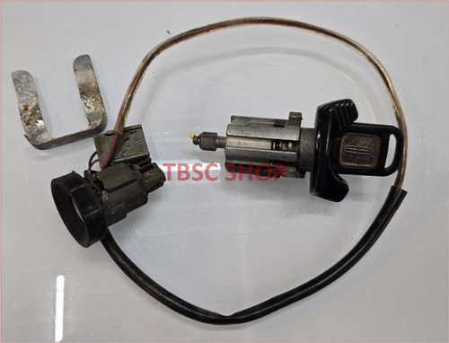 1993 1994 1995 1996 Lincoln Mark VIII Ignition Lock and Door with Key Emblem