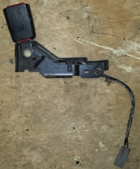 Seat Base Lap Belt Clip with Sensor Driver Side 1989-1993 Thunderbird Cougar