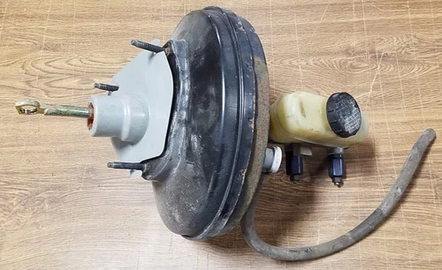1993 Thunderbird Cougar Non-ABS Master Cylinder with brake booster