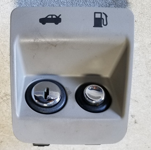 2003 04 05 2006 LINCOLN LS TRUNK OPEN GAS TANK DOOR BUTTON GRAY SWITCH CHROME