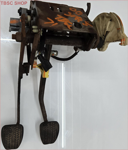 1996 97 98 99 00 01 02 03 2004 Ford Mustang 5-Speed Manual Clutch Brake Pedal Assembly