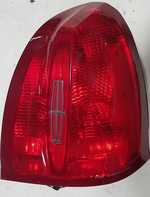 1998 1999 2000 2001 2002 LINCOLN TOWN CAR RH Tail Light Brake Light