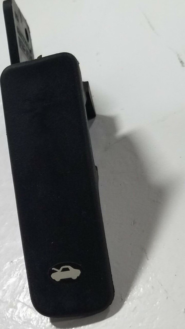 1998 1999 2000 2001 2002 2003 JAGUAR XJR XJ8 VDP HOOD Release Latch HNC2561AC