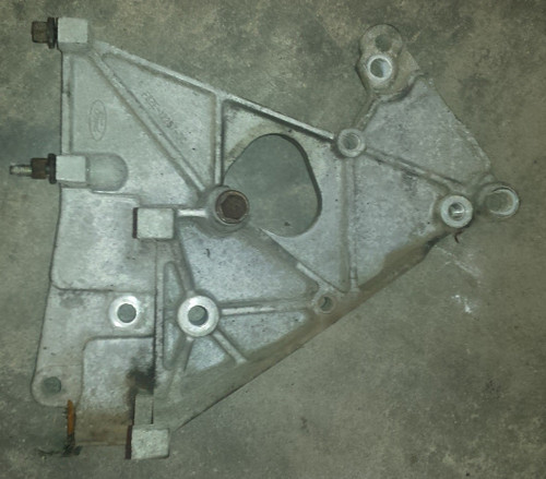 Engine Bracket Driver Side 4.6L 1996 1997 Thunderbird Cougar