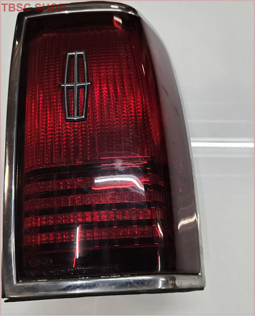 1990 1991 1992 1993 1994  Lincoln Town Car RH Passenger Side Tail Light Lamp OEM