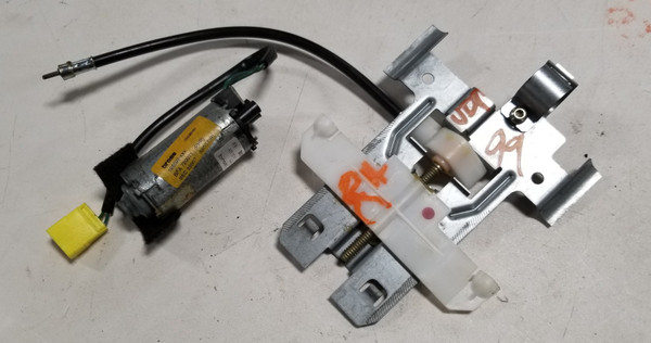 1998 1999 Jaguar XJ8 XJR Vanden Plas Front LH RH Seat Headrest Adjustment Motor GNA4770CA