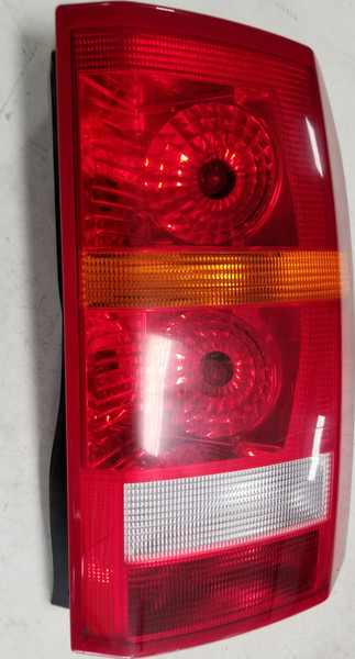 2005 2006 2007 2008 2009  Land Rover LR3 Rear Brake Tail Light RH Passenger Side