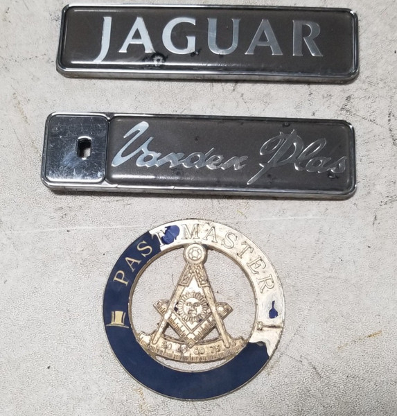 1998 to 2003 Jaguar XJ8 X308 Rear Trunk Lid Emblem Logo Set VDP with Badge