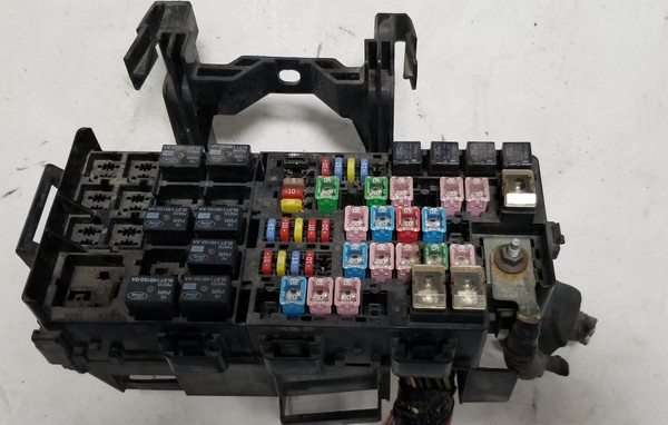 2009 10 11 2012 LINCOLN MKS Engine Bay Fuse Box with Cover