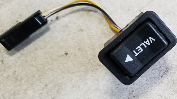 1995 1996 1997 XJ6 XJ12 XJR Center Console Valet Switch LNA2650AA