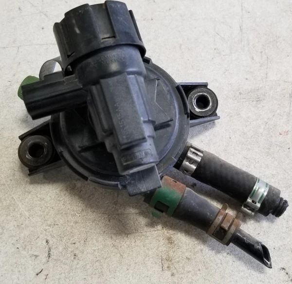 2001 02 2003 Jaguar XJ8 VDP Evaporator Emissions Purge Valve Canister LNG1515AA
