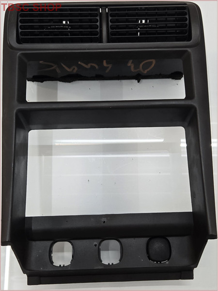 2001 02 03 2004 FORD MUSTANG CENTER DASH VENTS RADIO BEZEL Black 1R3X6304302ADZ 2001 02 03 2004 FORD MUSTANG CENTER DASH VENTS RADIO BEZEL Black 1R3X6304302ADZ