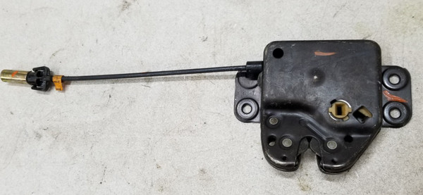 1987 1988 FORD THUNDERBIRD Mercury Cougar Trunk Lock Latch