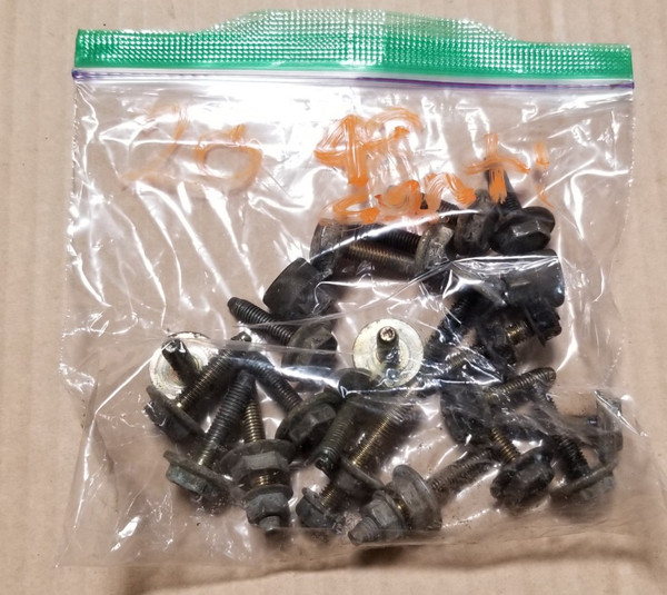 1997 1998 1999 2000 2001 2002 Lincoln Continental Valve Cover Hardware Set 20 Pieces