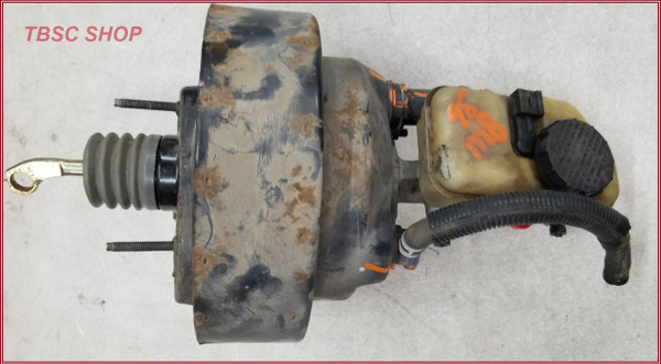 1994 1995 1996 Lincoln Mark VIII Brake Master Cylinder with Power Booster