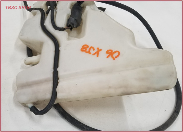 2004 05 06 2007 Jaguar XJ8 VDP Washer Fluid Reservoir With Pump 59317B613