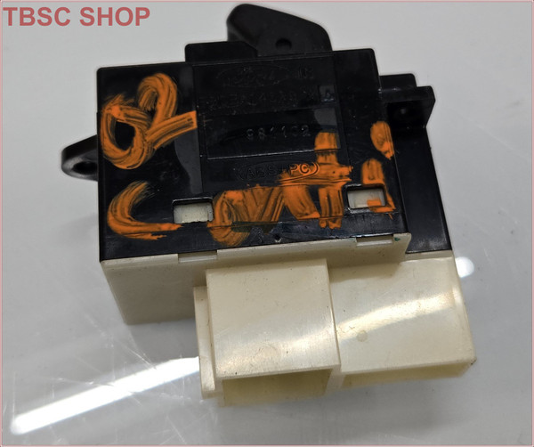 1998 to 2002 LINCOLN CONTINENTAL Front RH POWER WINDOW SWITCH F80B-14529-AA