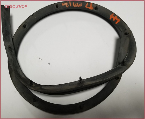 Door Lower Molding Weatherstrip LH RH No Rips 1992-1997 Thunderbird Cougar