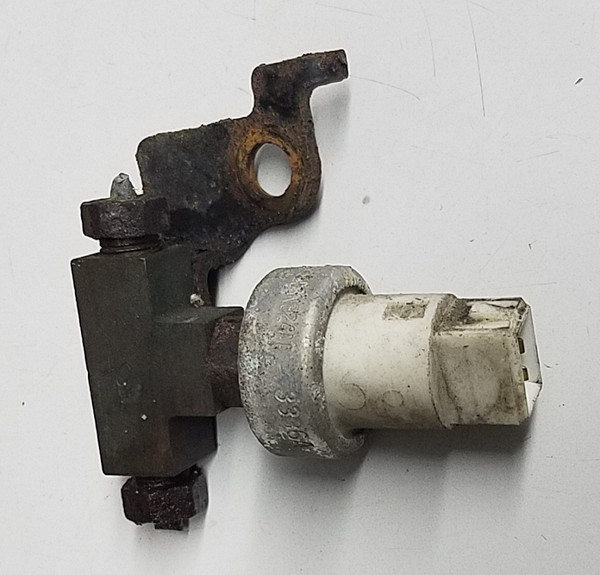 1993 1994 1995 1996 Lincoln Mark VIII Brake Pressure Switch ABS Assembly Rear