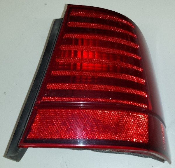 Corner Brake Tail Light - Passenger Side - 1989 - 1991 - Grade B - WWW.TBSCSHOP.COM