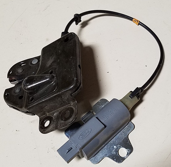 Trunk Lock Assembly with Solenoid - 1996 - 1997 Thunderbird and Cougar - WWW.TBSCSHOP.COM