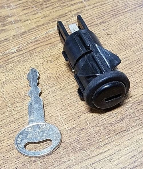 1993 1994 1995 1996 Lincoln Mark VIII Trunk Release Button Black with Key