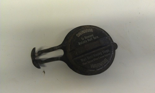 Gas Cap Push Clip Style 1989 1990 Thunderbird Cougar