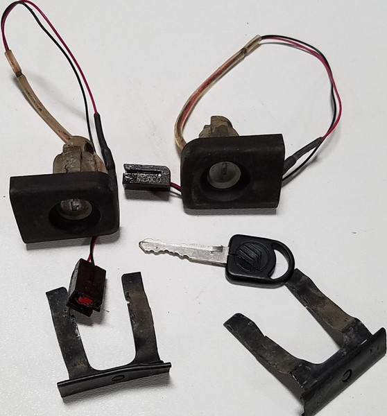 Door Lock Set with Key With Illumination Option 1989 to 1995 Thunder Cougar