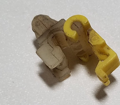 1989 to 1998 Thunderbird Cougar Mark VIII Continental LS Door Latch Rod Clip