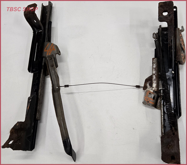1985 86 87 1988 THUNDERBIRD COUGAR Manual Seat Track LH Driver Side