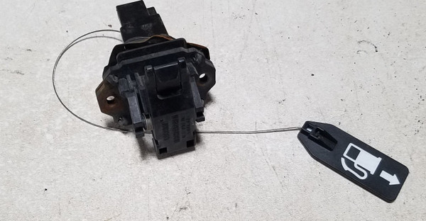 1998 99 00 01 2002 LINCOLN CONTINENTAL Fuel Door Latch Actuator Assembly