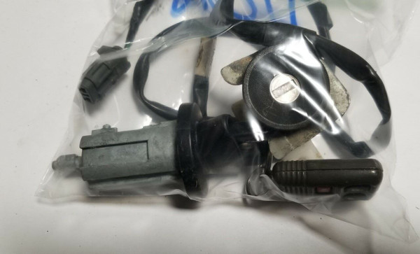 1995 1996 1997 Lincoln CONTINENTAL DOOR IGNITION CYLINDER LOCK SET with key