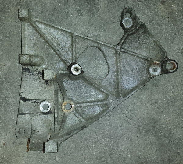 Engine Bracket Driver Side 4.6L 1994 1995 Thunderbird Cougar