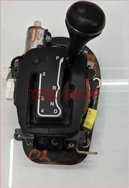 1998 1999 2000 2001 2002 2003 Jaguar XJ8 VDP Shifter Assembly MJA4913AB