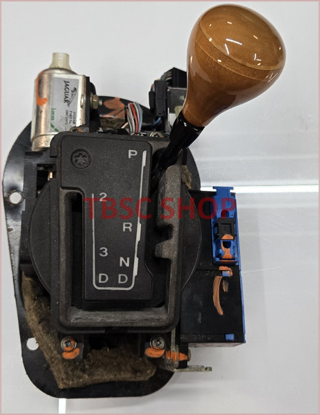 1995 1996 1997 XJ6 GEAR SELECTOR FLOOR SHIFTER ASSEMBLY DBC11071
