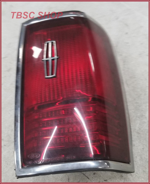 1990 1991 1992 1993 1994  Lincoln Town Car RH Passenger Side Tail Light Lamp OEM
