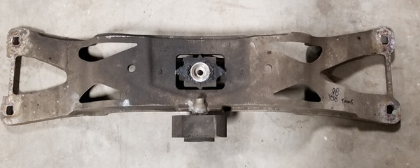 1998 99 2000 01 2002 2003 Jaguar XJ8 VDP Transmission Crossmember Support MNC7600AF