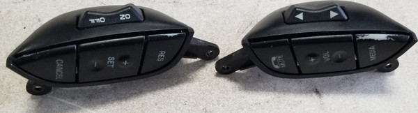2003 2004 2005 2006 Lincoln LS Steering Wheel Cruise Radio Button Assembly