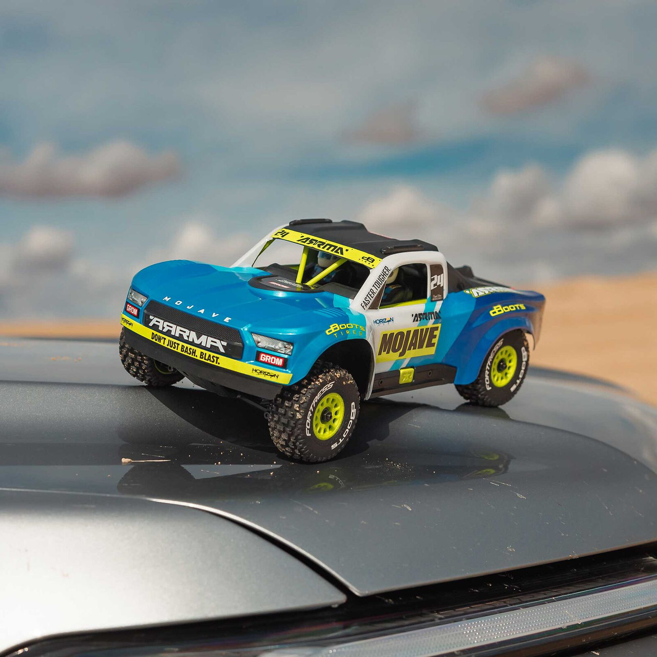 MOJAVE GROM MEGA 380 Brushed 4X4 Small Scale Desert Truck RTR with Battery & Charger, Blue/White  ARA2104T2