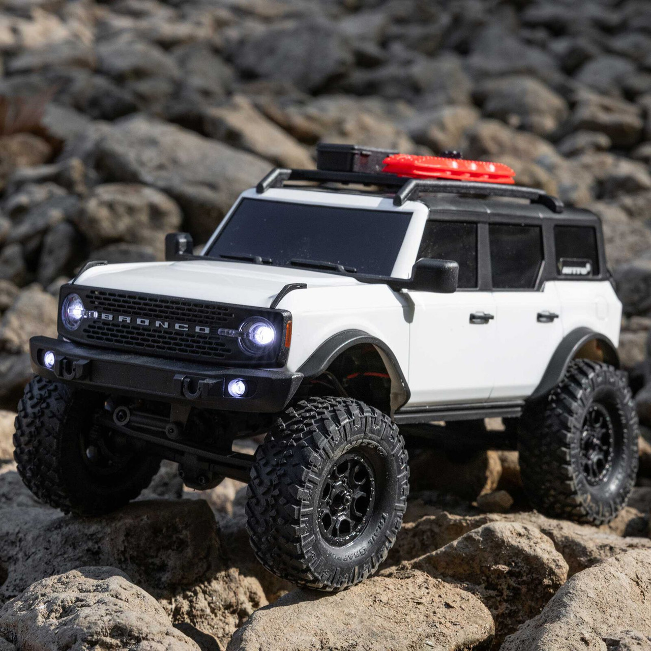 AXI00006V2T4 1/24 SCX24 Ford Bronco 4X4 RTR Brushed Rock Crawler (Battery & Charger Included), White