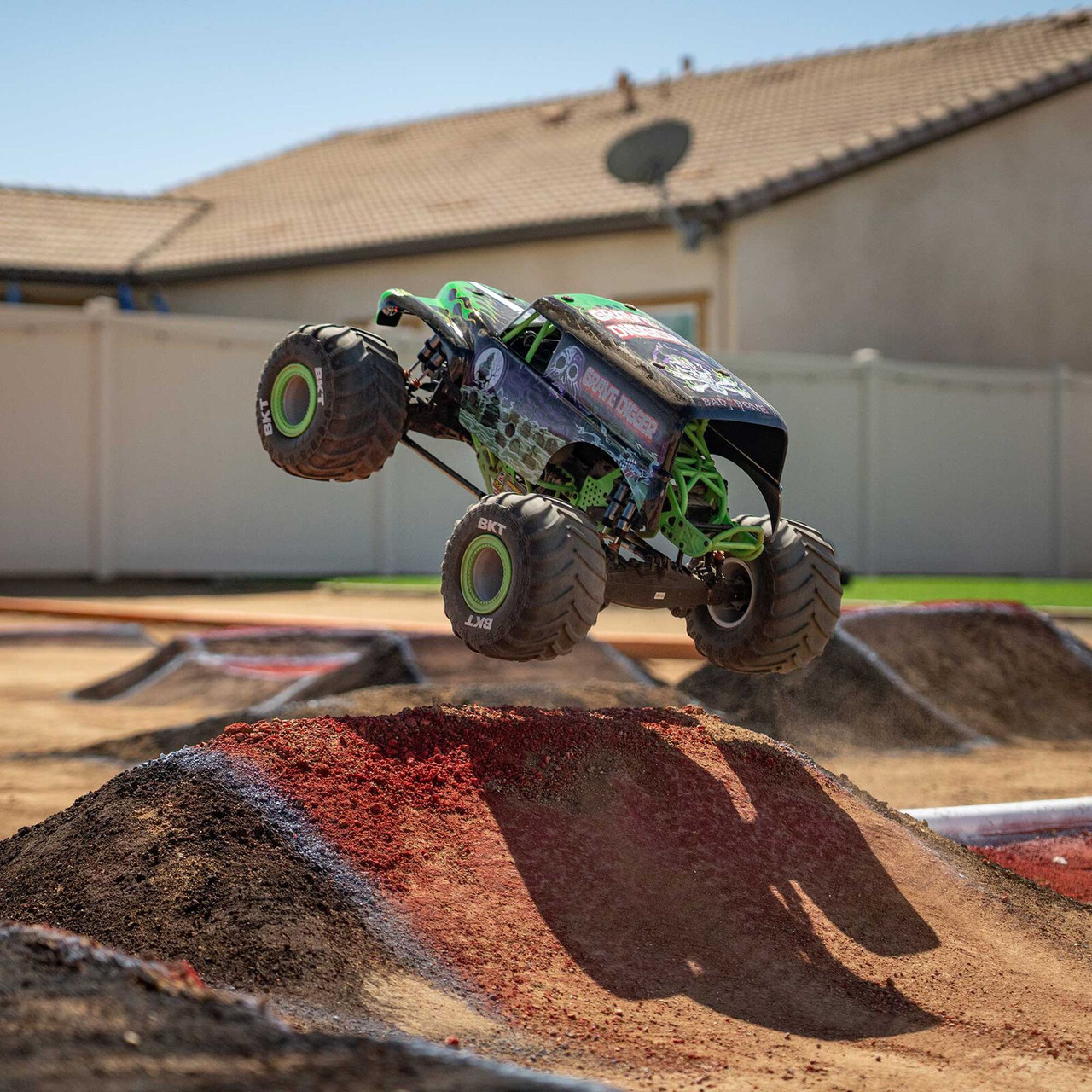 Losi 1/8 LMT 2.0 Grave Digger 4X4 Solid Axle Brushless Monster Truck RTR, Green LOS04028T1