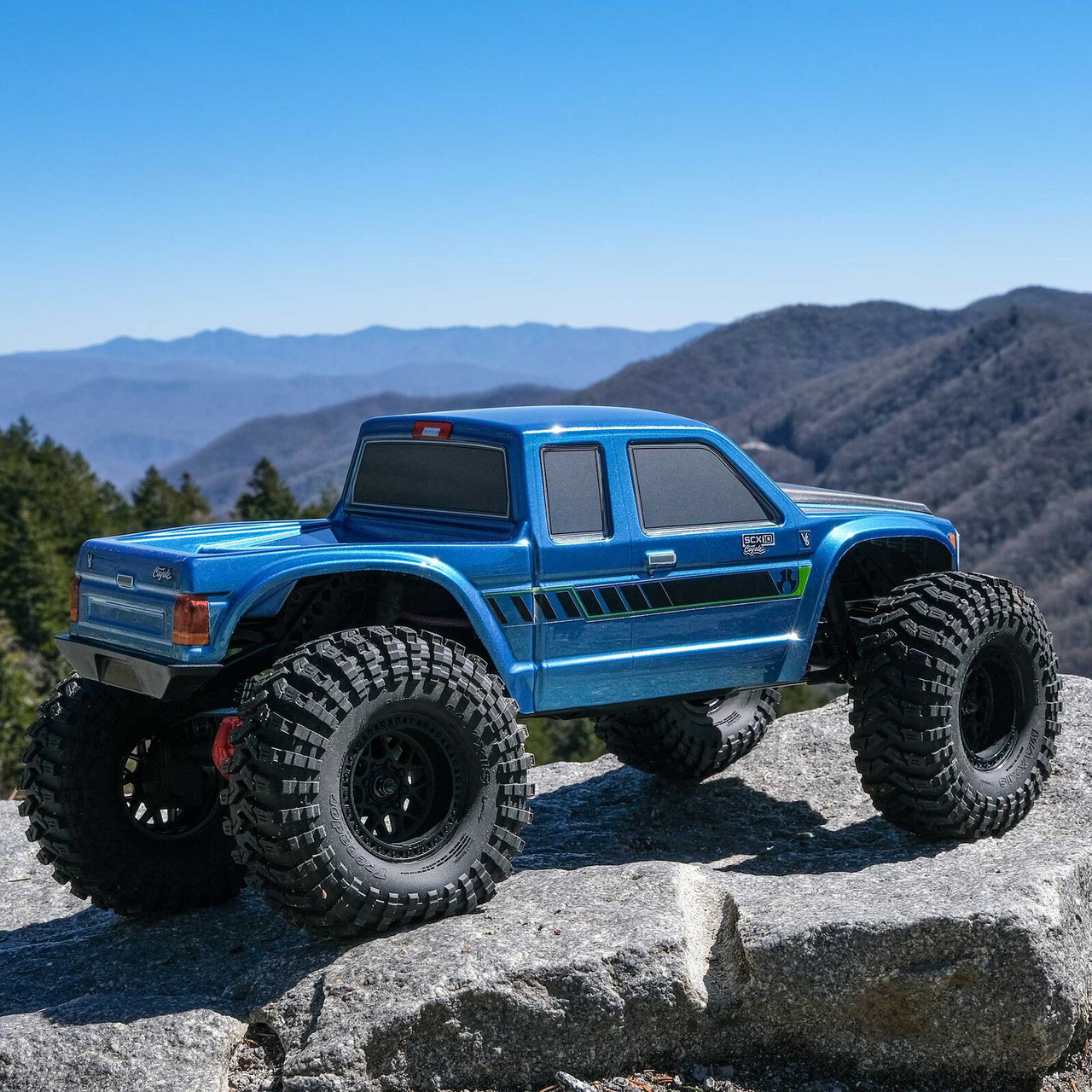 Axial 1/10 SCX10 III Coyote 4X4 RTR Brushed Rock Crawler Blue  AXI-2036T2	