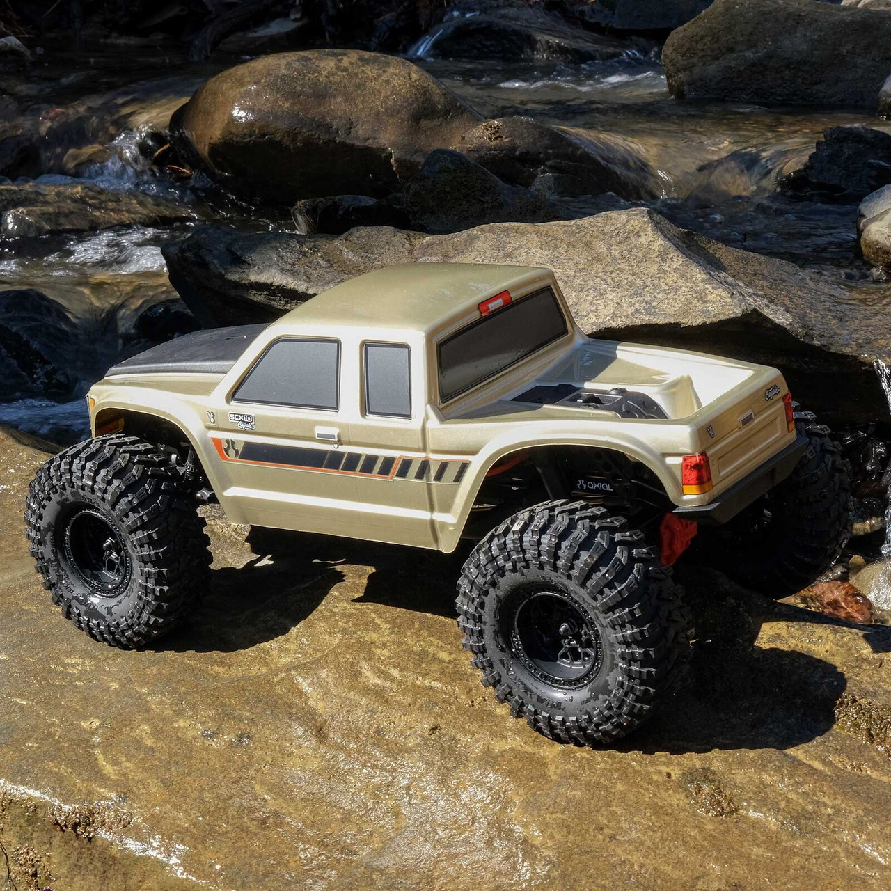 AXI-3071 SCX10III Coyote: 1/10 4WD RTR with Battery and Charger