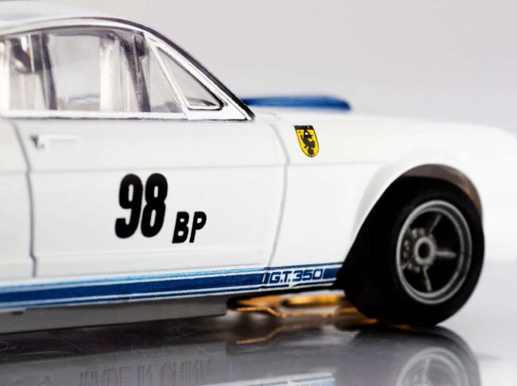 Mustang GT350R - 1965 White/Blue Miles AFX22125