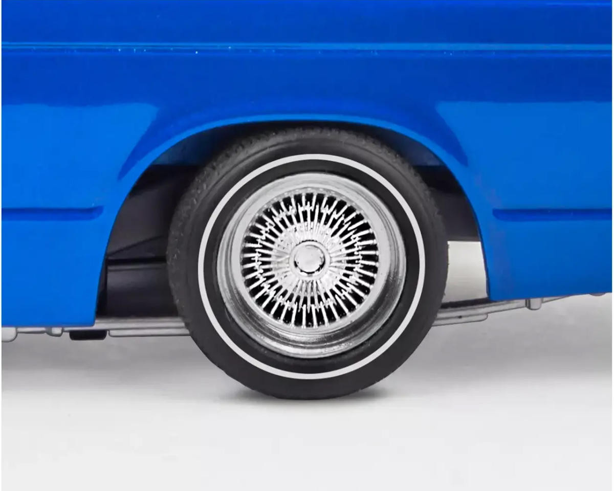 Revell 1/25 Big+Little 91' Chevy S-10 Lowrider Limited Edition Plastic Model Kit w/Die-Cast 91' S-10 Lowrider RMX14562