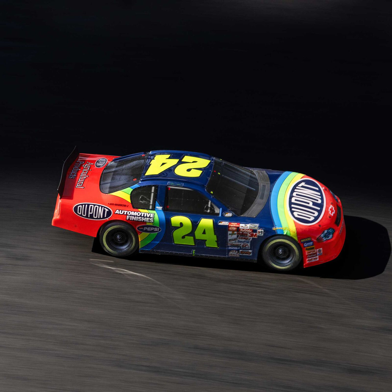 1/12 Losi NASCAR Jeff Gordon No. 24 Dupont Chevrolet Monte Carlo (Battery & Charger Included) LOS1120024
