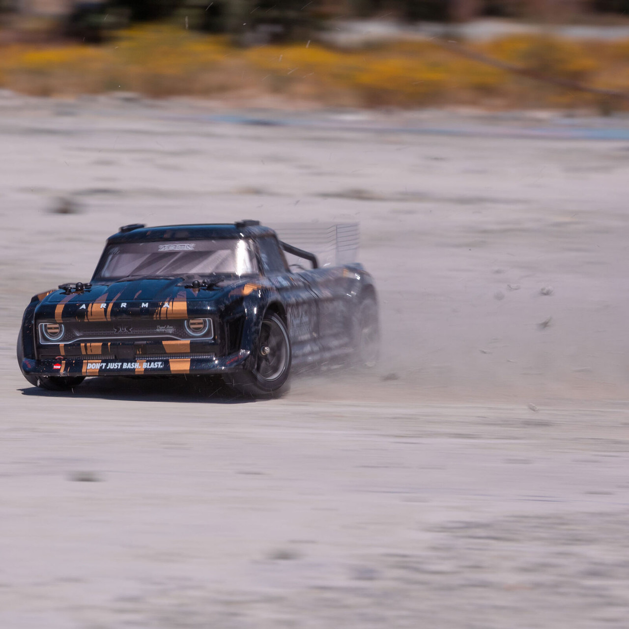 1/8 INFRACTION 4X4 3S BLX 4WD All-Road Street Bash Resto-Mod Truck RTR, Gold  ARA4315V3T1