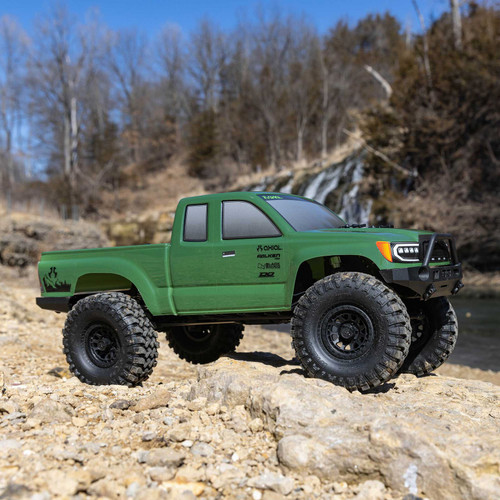AXI03027T2 1/10 SCX10 III Base Camp 4WD Rock Crawler Brushed RTR, Green  AXI03027T2 1/10 SCX10 III Base Camp 4WD Rock Crawler Brushed RTR, Green