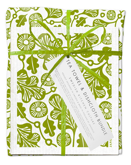 Bundle with 1 tea towel and 2 matching dishcloths oak leaf green